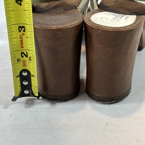 Vintage Candies Chunky Heel Wood Sandal Women's 9 White Leather Straps Studs Y2K - Picture 10 of 13